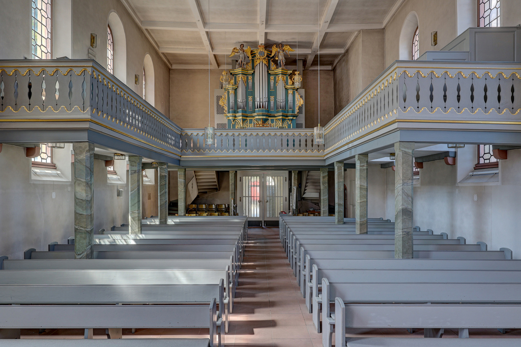4 Kirche Blick zur Orgel